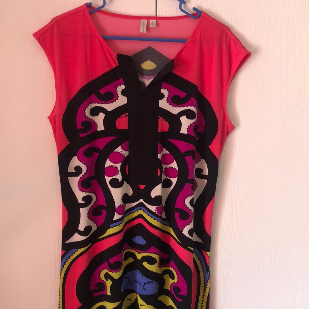 Woman’s Vibrant Pink and Black Y2k abstract office siren Patterned top